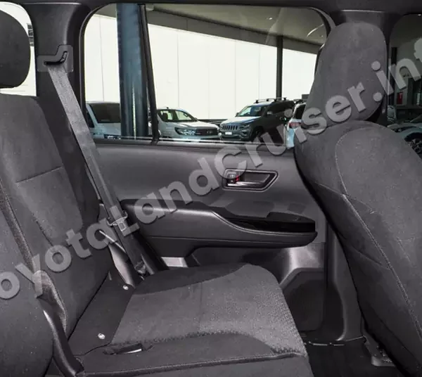TOYOTA LANDCRUISER 300 GX