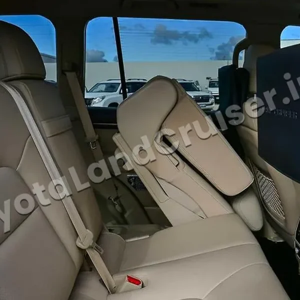 TOYOTA LANDCRUISER 200 SAHARA